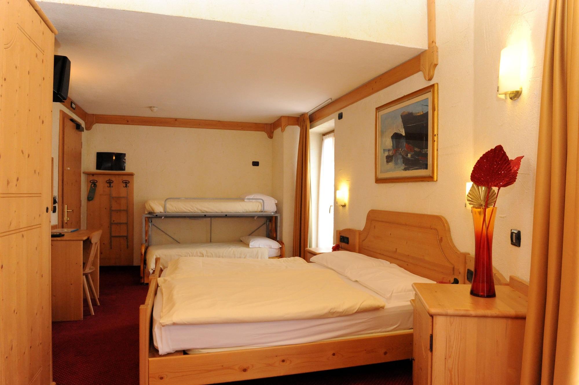 Hotel Helvetia ลีวินโญ ภายนอก รูปภาพ