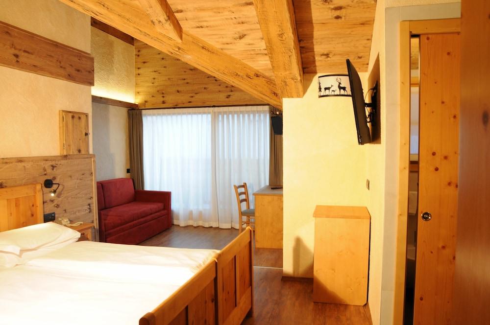 Hotel Helvetia ลีวินโญ ภายนอก รูปภาพ
