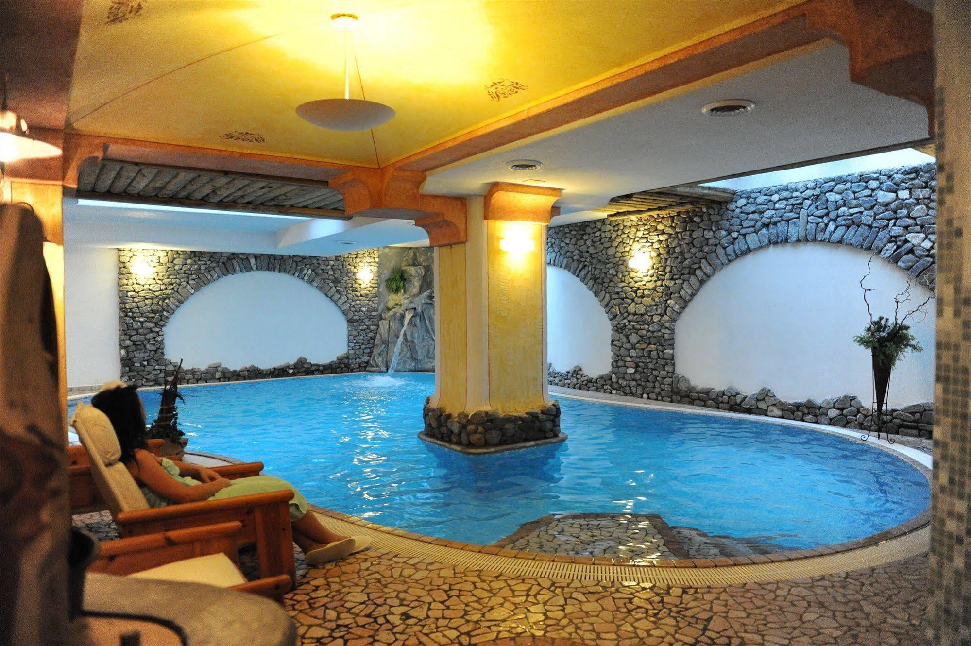 Hotel Helvetia ลีวินโญ ภายนอก รูปภาพ